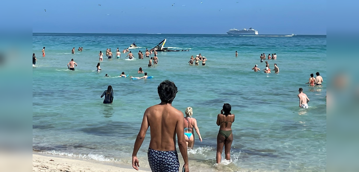 Helicóptero se estrelló en el mar a metros de bañistas en Miami Beach: video captó el momento