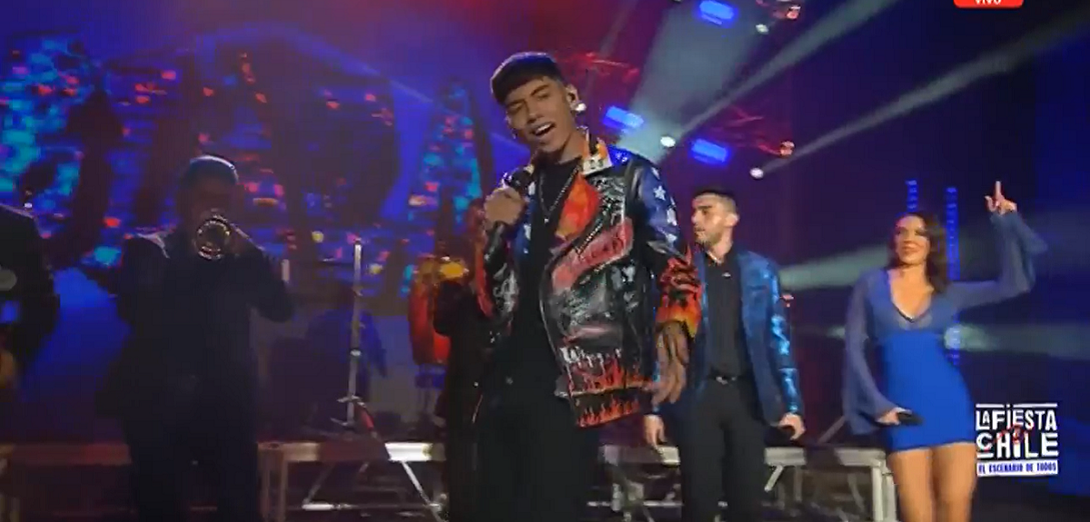 'Kanela' sorprendió cantando con su hijo en La Fiesta de Chile: joven mostró su gran talento