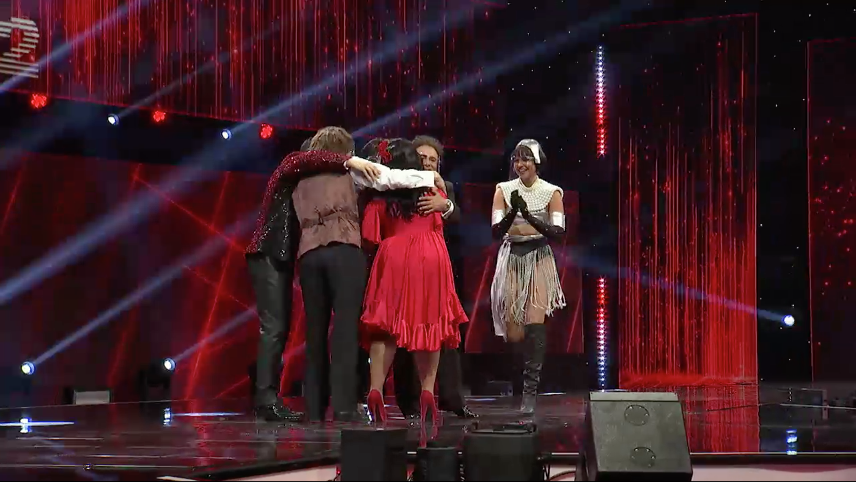 Emoción de Javiera Flores al ser escogida como el mejor tributo de la noche en “The Covers 2”