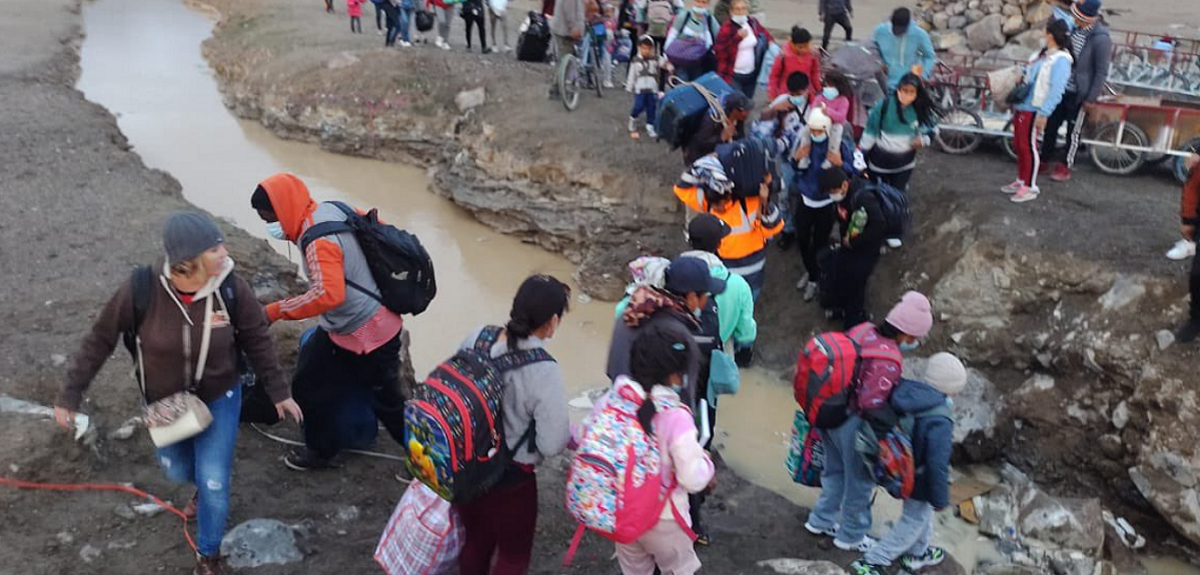 Con Estado de Excepción vigente: revelan impactante video de ingreso ilegal de cientos de migrantes