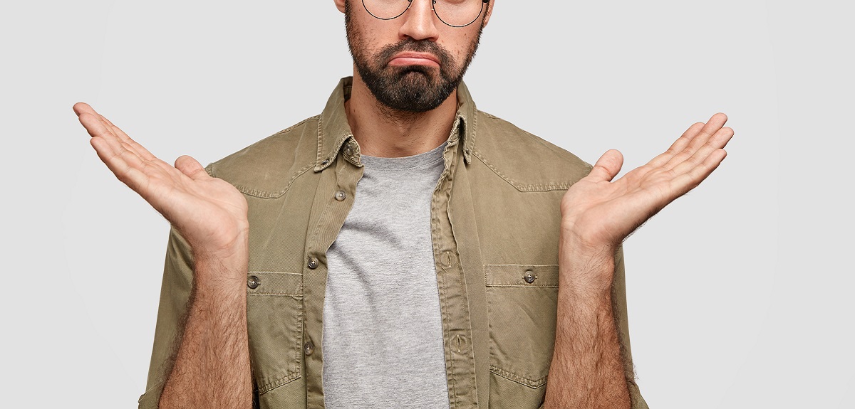 ¿Es bueno 'hacerse el tonto'? Estudio reveló posibles beneficios de ocultar tus conocimientos