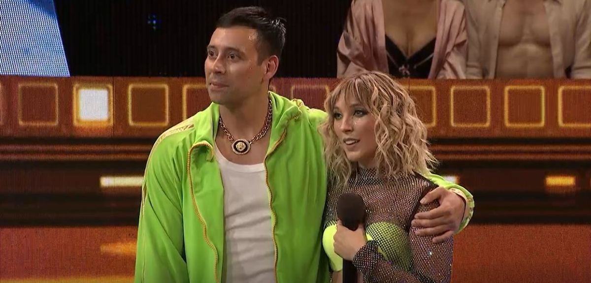 Elección de zapatillas opacó presentación de Piamaría en 'Aquí se baila': 