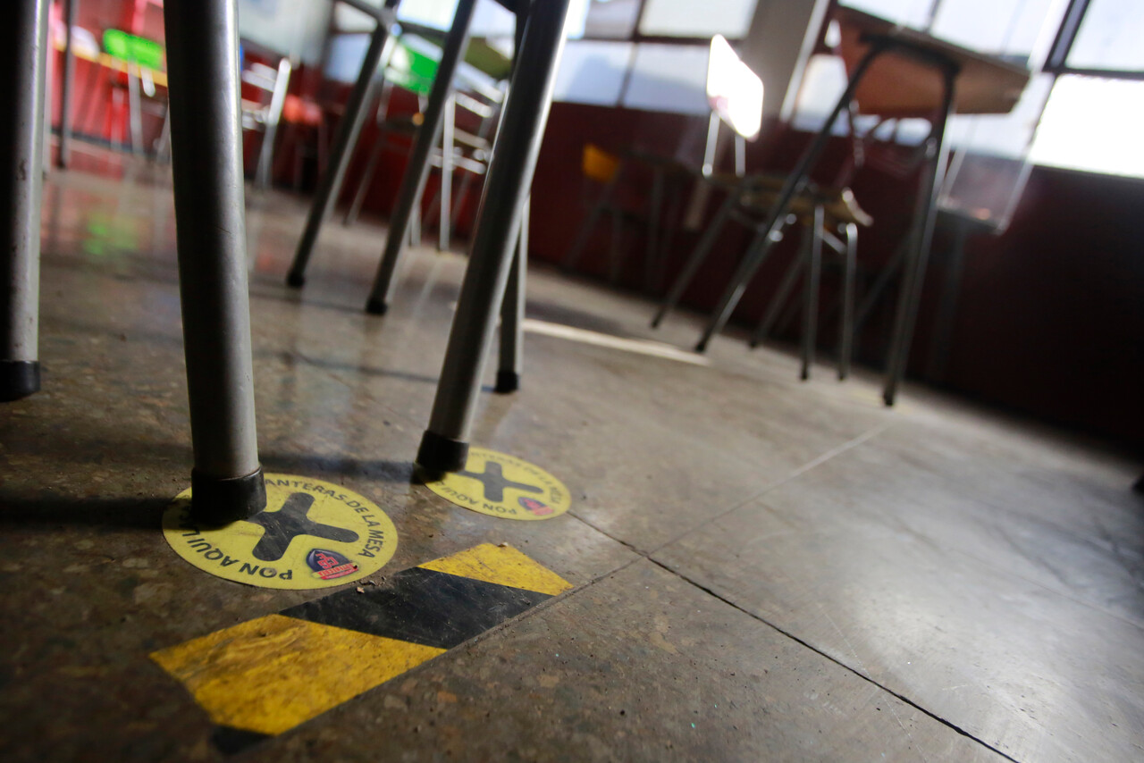 ¿Protocolo del Mineduc para vuelta a clases es aplicable a todos los colegios? Expertos dicen que no