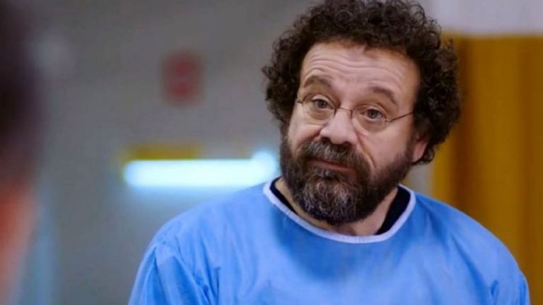 La carrera de Reha Özcan, el actor que interpreta a Adil en 'Doctor Milagro'