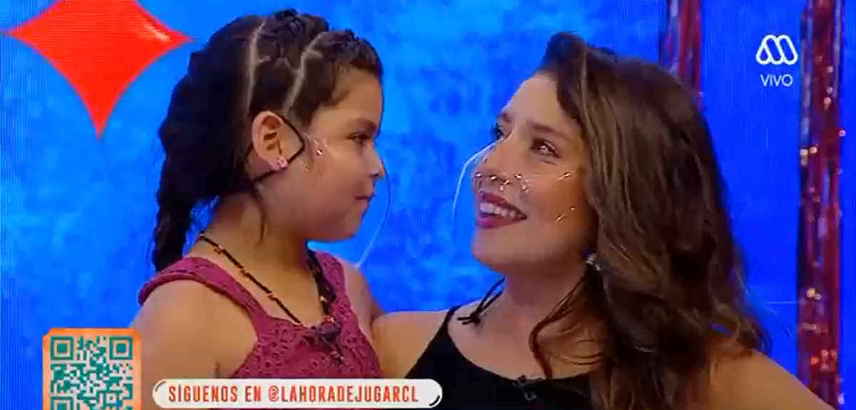 María José Quintanilla recibió sorpresa en La Hora de Jugar: sobrina le llevó regalo