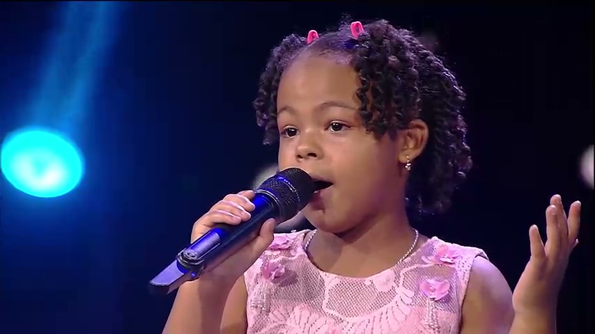 Pequeña de seis años impactó con su voz al jurado de ‘Talento Rojo’: recibió beca de Lucho Jara