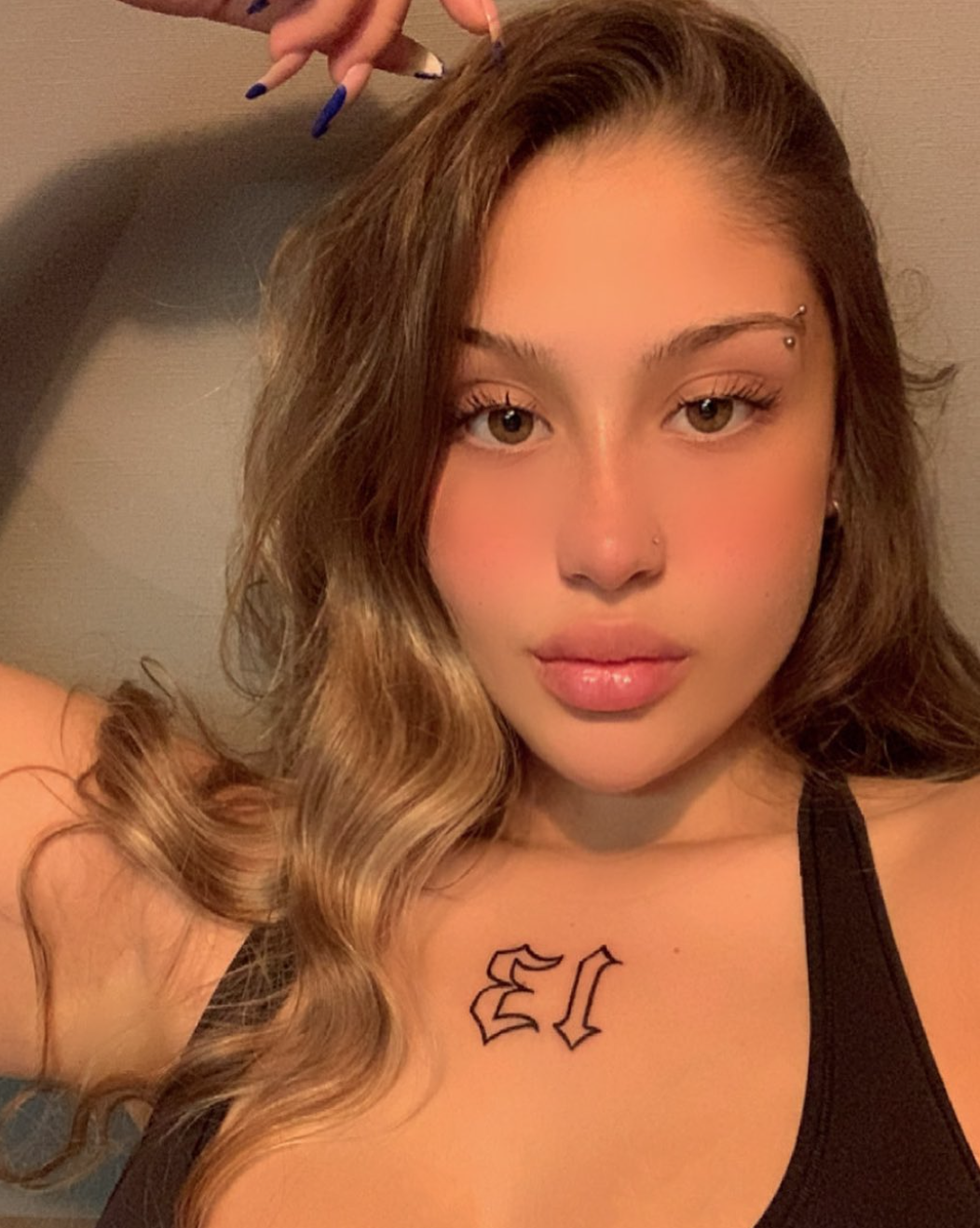 Trini Neira muestra su nuevo tatuaje en el pecho