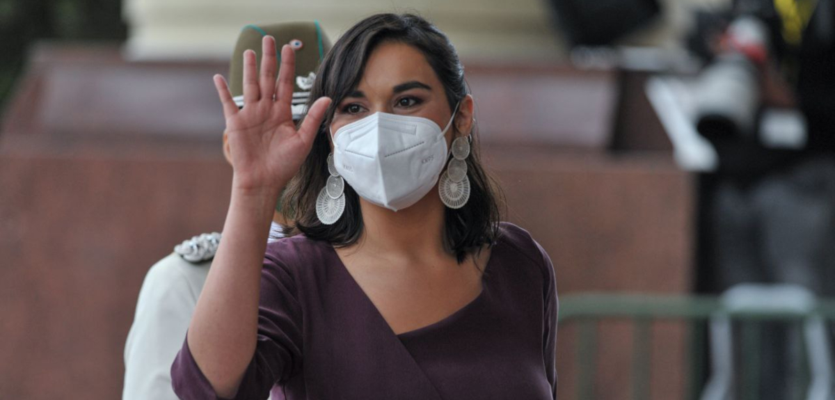 Ministra Izkia Siches recibió especial regalo de Embajador de Japón: 