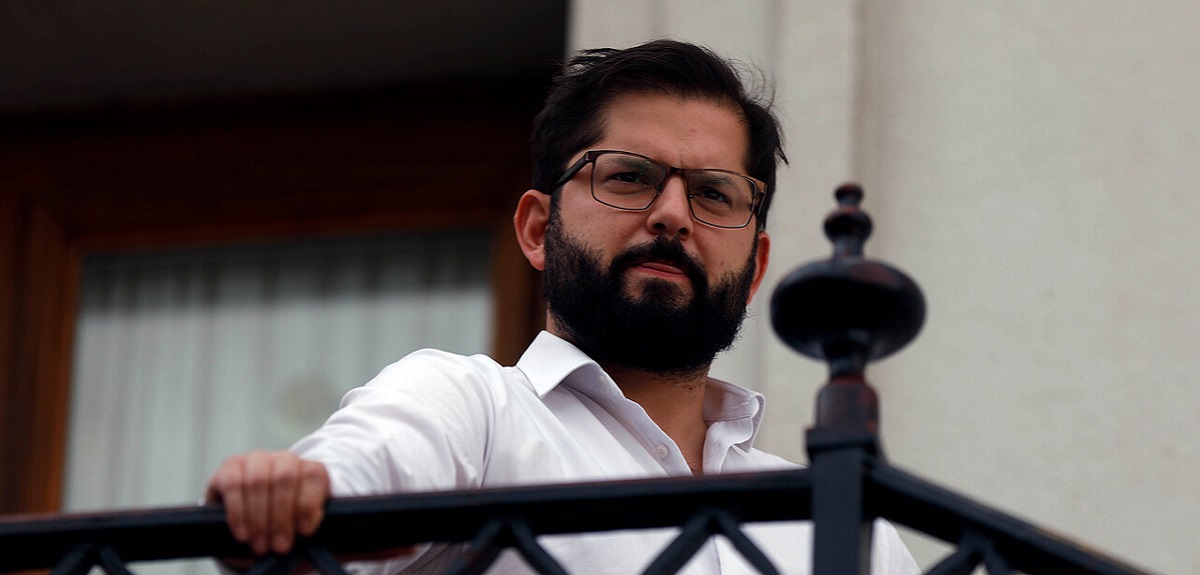 Encuesta Cadem: aprobación de Gabriel Boric se mantiene en 50% y desaprobación aumenta a 30%