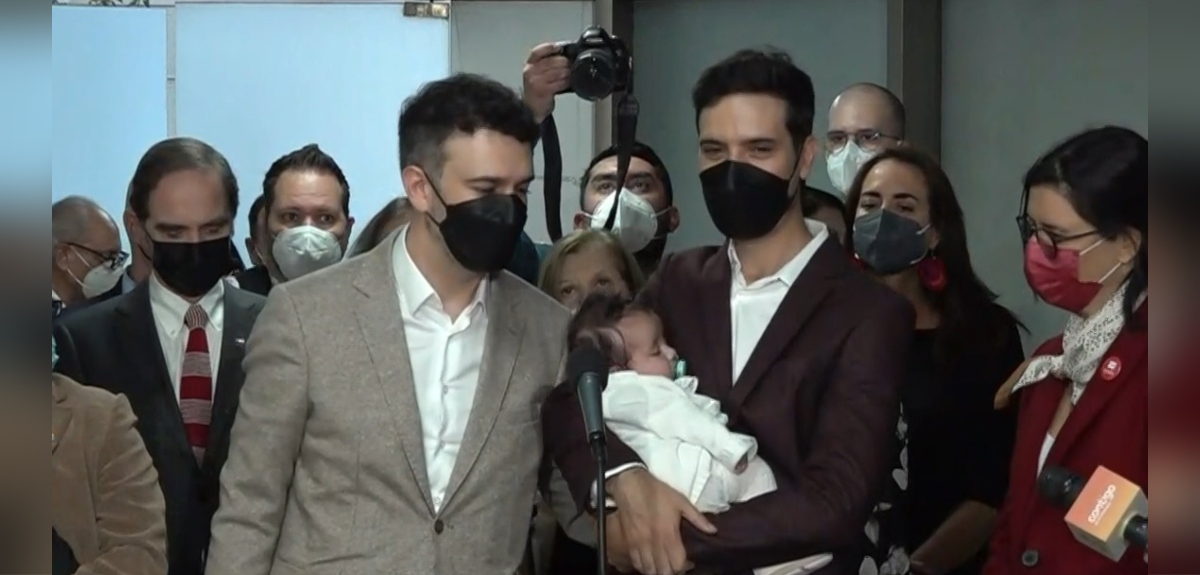 Primer matrimonio igualitario se efectuó en Chile durante jornada histórica: 