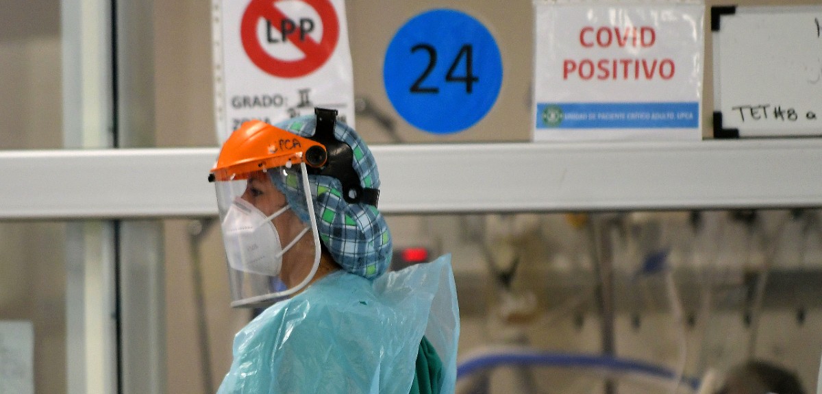 Casi el doble de casos que la semana pasada: Minsal confirmó nuevo peak de 4.333 contagios por COVID