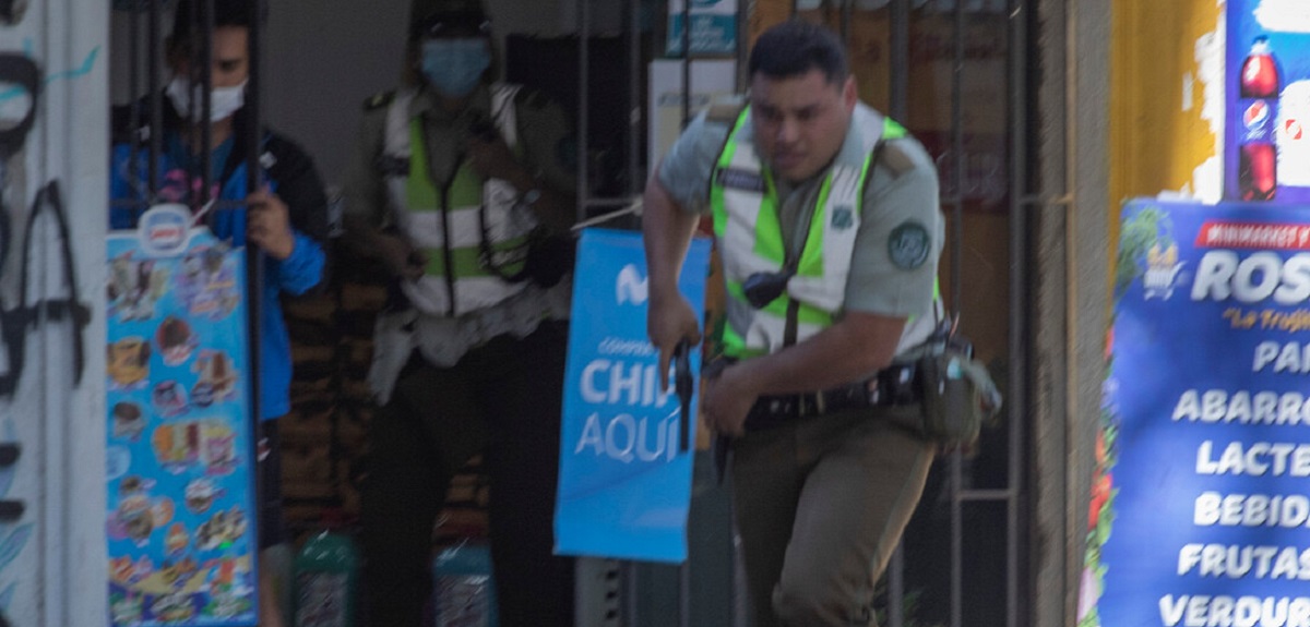 Carabinero que disparó durante marcha quedó en libertad: apuntan a legítima defensa