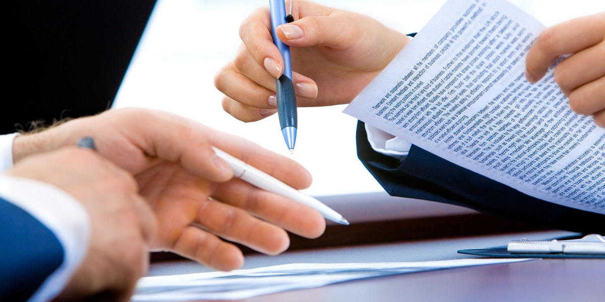 Sernac revela más de mil cláusulas abusivas que ocupan las empresas: conoce las más comunes