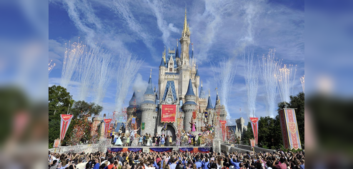 Cuatro empleados de Disney entre más de cien detenidos tras operativo por tráfico de personas
