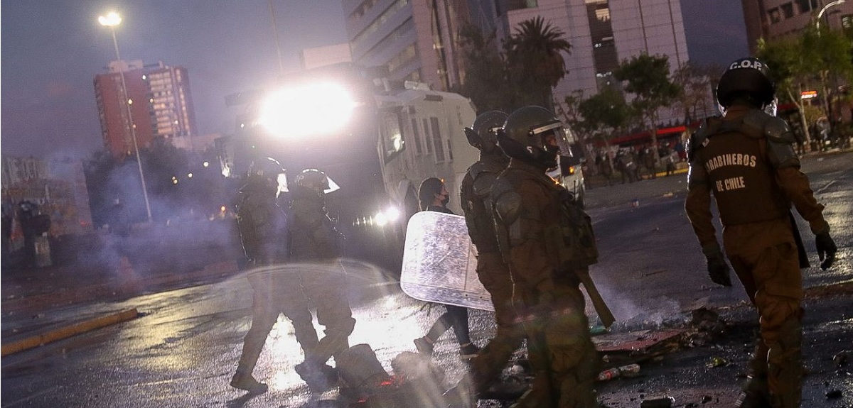 Gobierno pidió investigación a Carabineros por fuerte caída de manifestante: se golpeó la cabeza