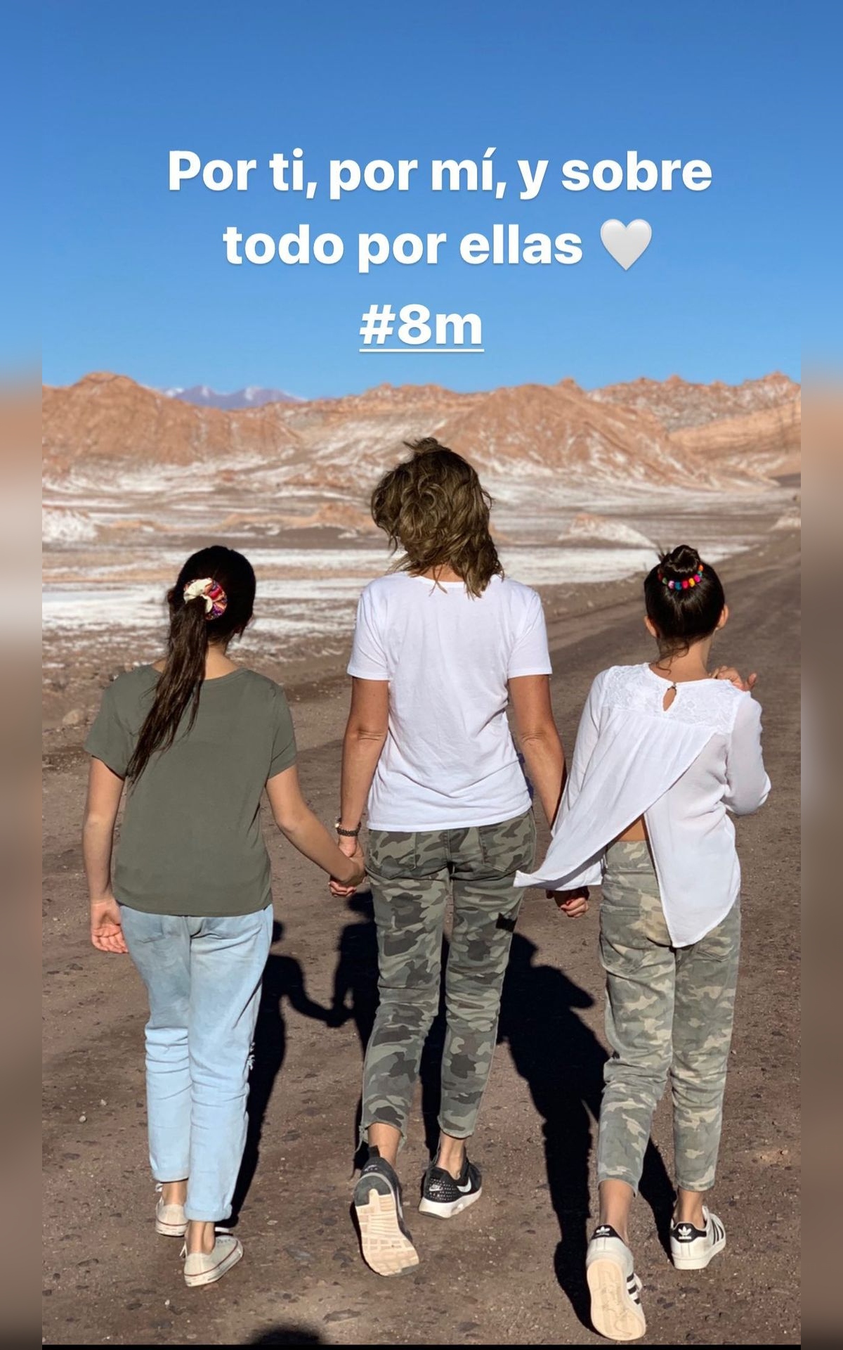 Macarena Pizarro compartió fotos con sus hijas por 8M