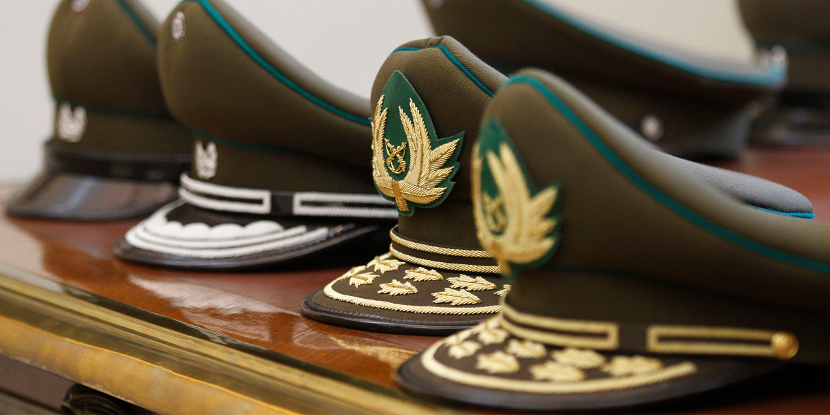 Acusan a generales de Carabineros de ‘pinchar’ teléfonos de sus esposas para saber si eran infieles