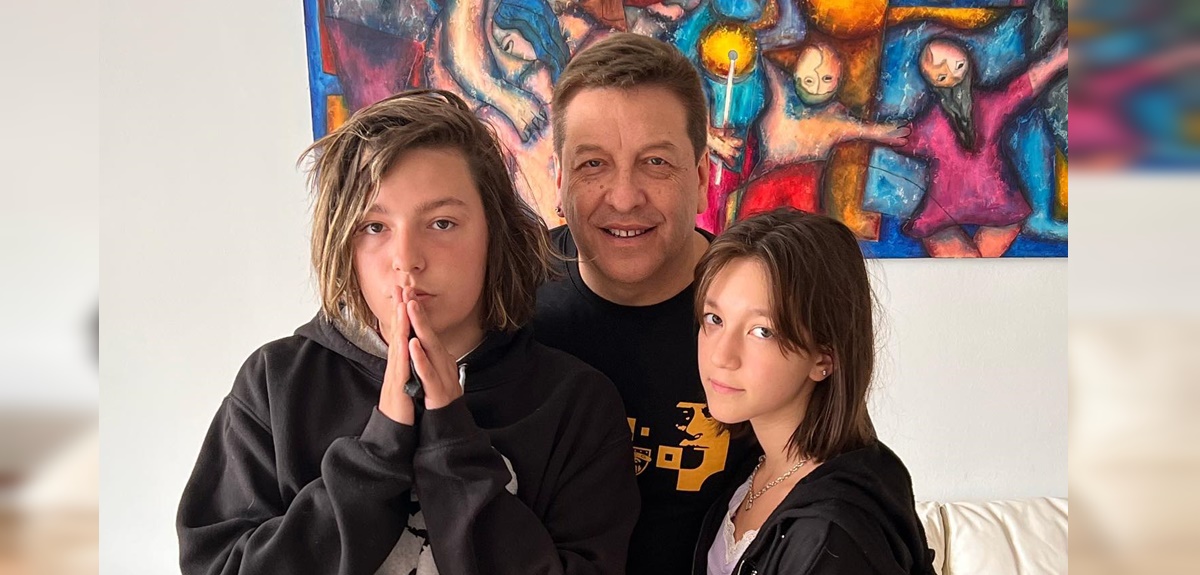 JC Rodríguez celebró primer día de clases de sus hijos con tierna foto: los fue a dejar al colegio