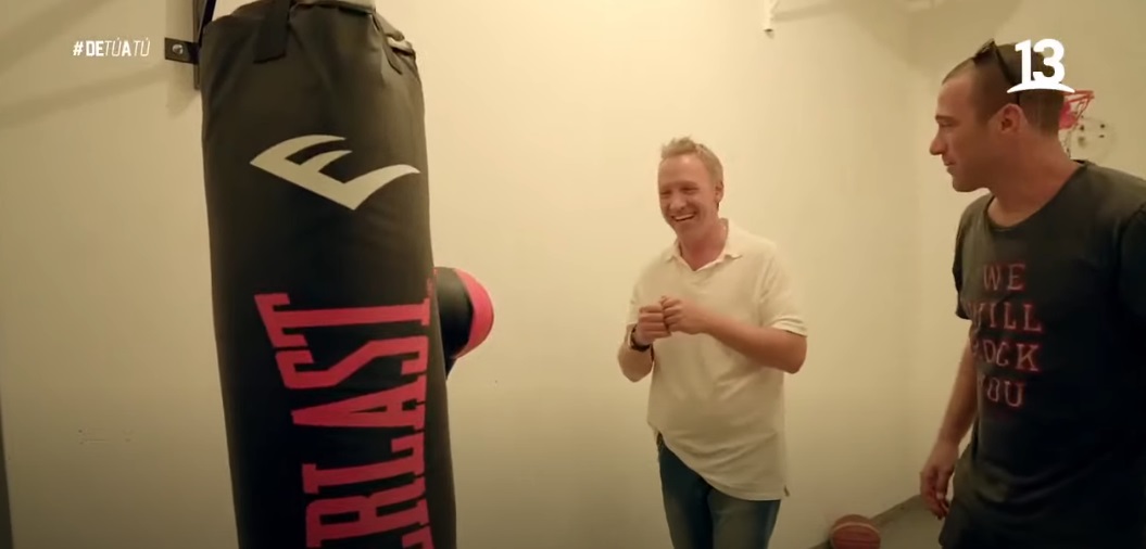 Julián Elfenbein mostró en 'De tú a tú' su amplio departamento: tiene tierno espacio para sus hijas