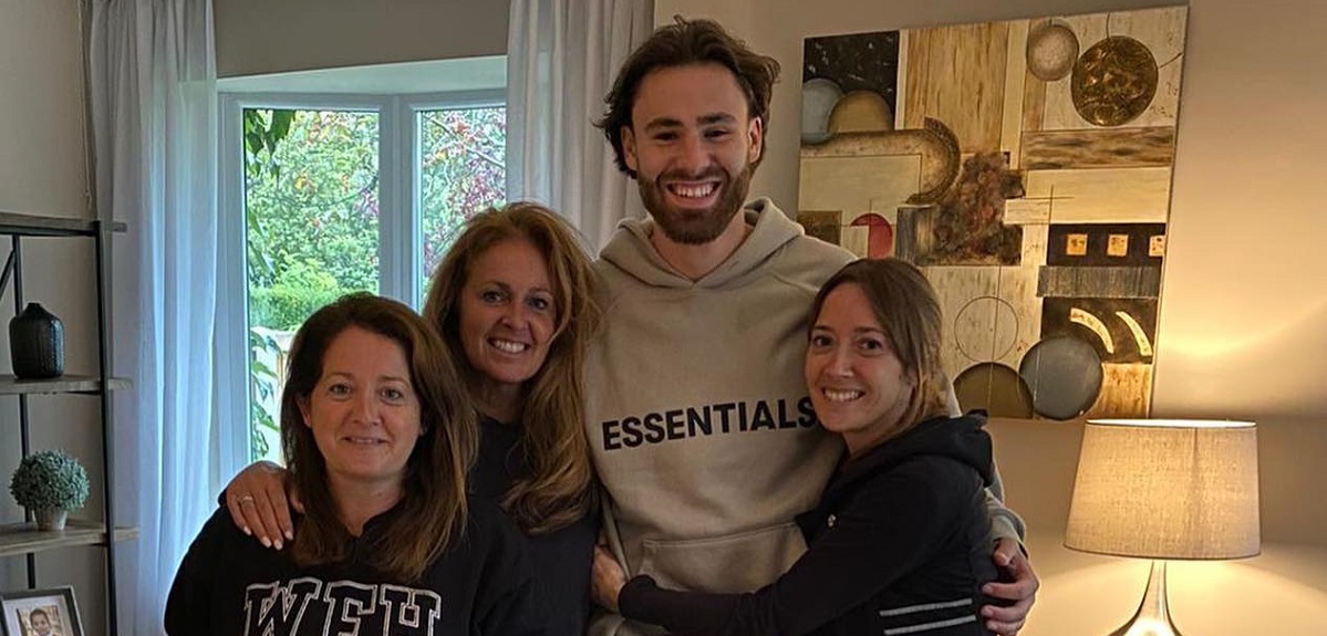 Mamá de Ben Brereton habló de su emoción tras visitar escultura de su hijo: 