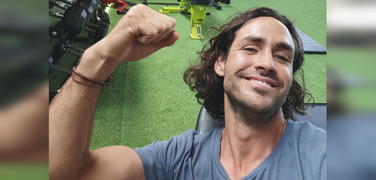 Matías Assler posó con su hijo Aurelio llevándolo en un portabebés: 