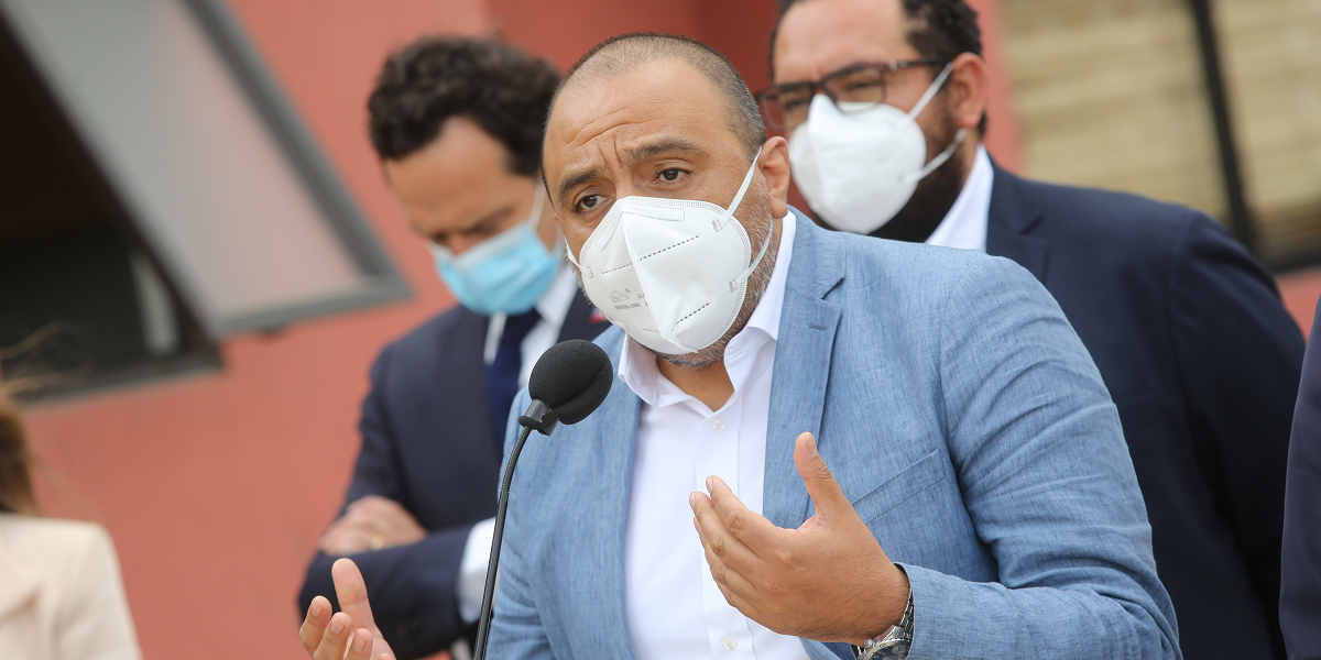 Ministro de Educación acusó que Gobierno de Piñera dejó como “voluntaria” la asistencia a colegios