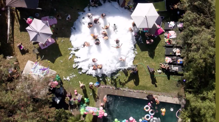 Pamela Díaz celebró cumpleaños con producida "pool party" y varias famosas: compartió videos