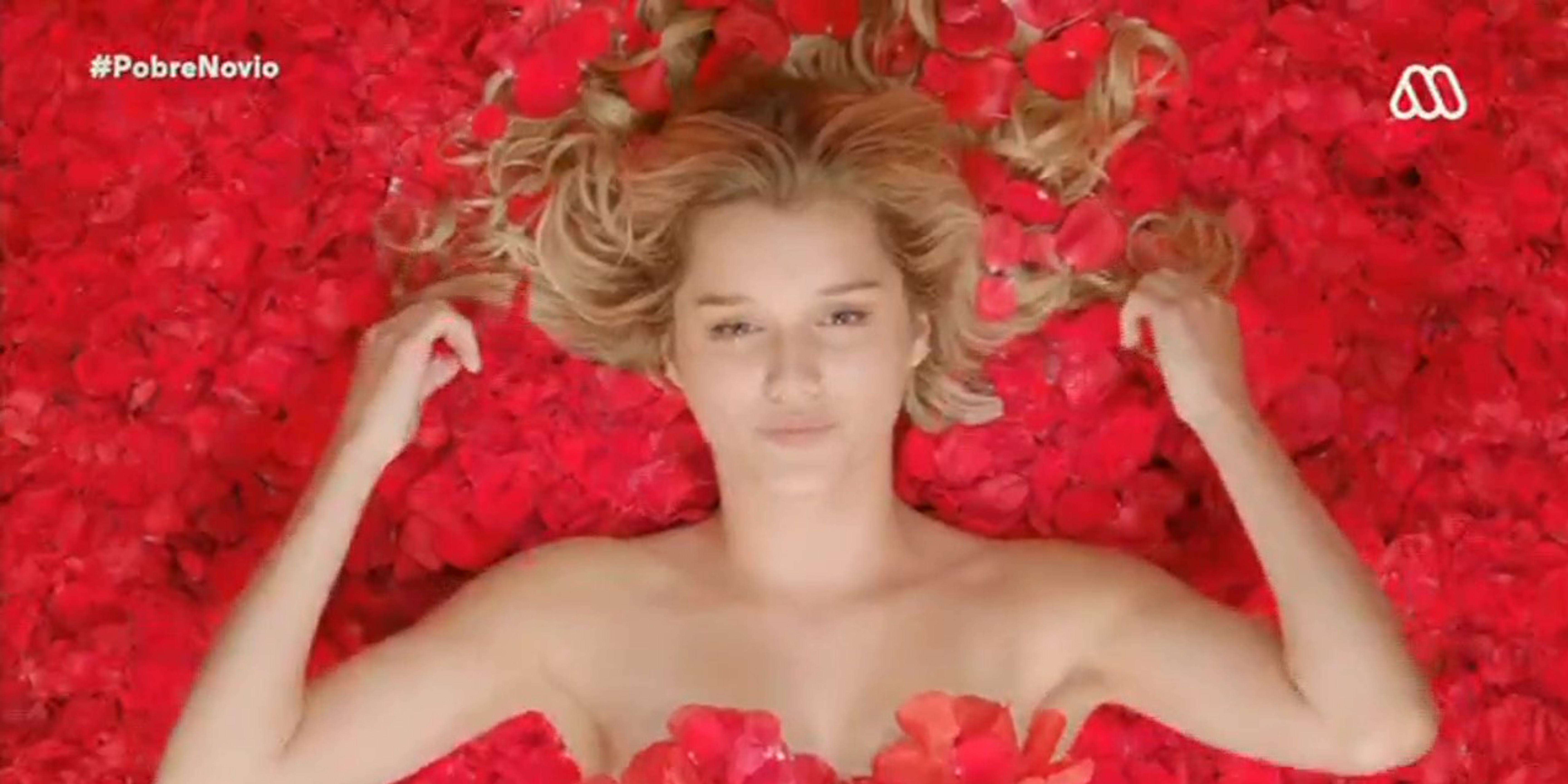 Televidentes criticaron escena a lo 'Belleza Americana' en 'Pobre Novio': "Nada que ver el horario"