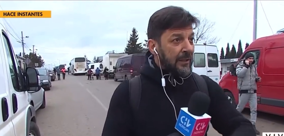 La reacción de Rafael Cavada tras orden de militares de cortar transmisión en su ingreso a Kiev