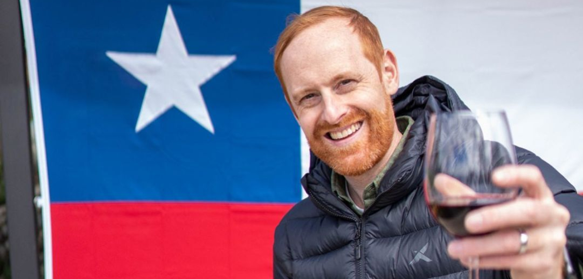 Conocido youtuber 'gringo' se irá de Chile por no conseguir residencia para su esposa