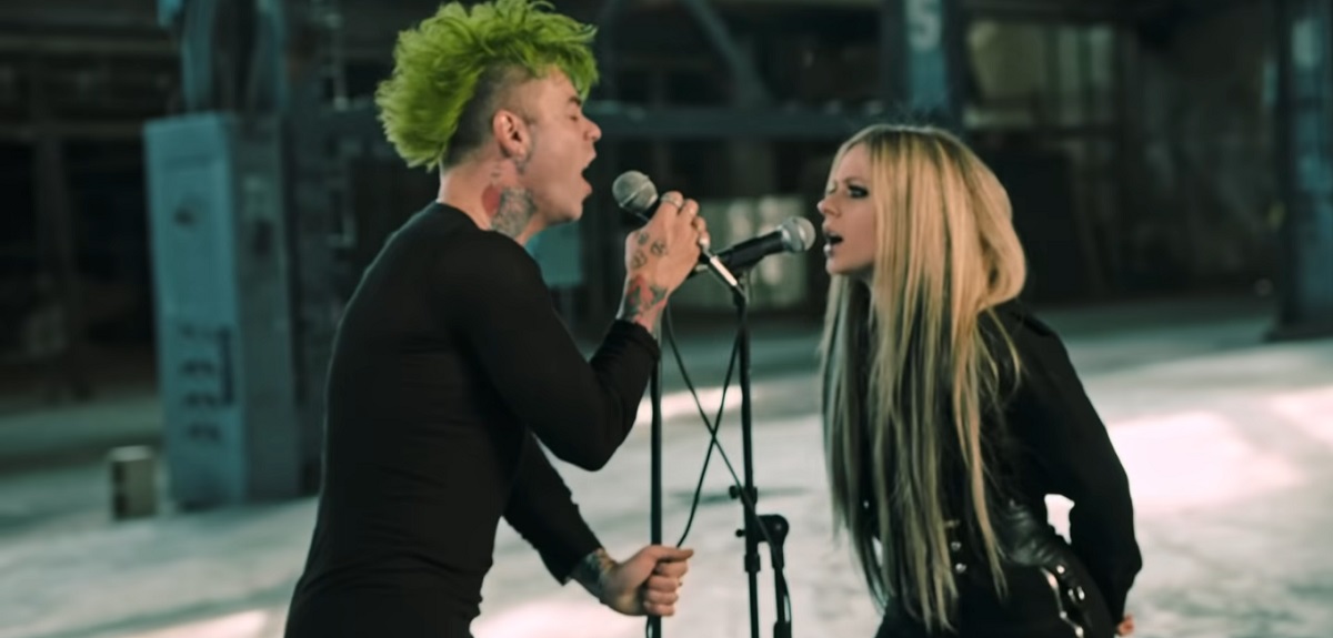 Dio el 'sí' en París: Avril Lavingne anunció compromiso con el músico Mod Sun