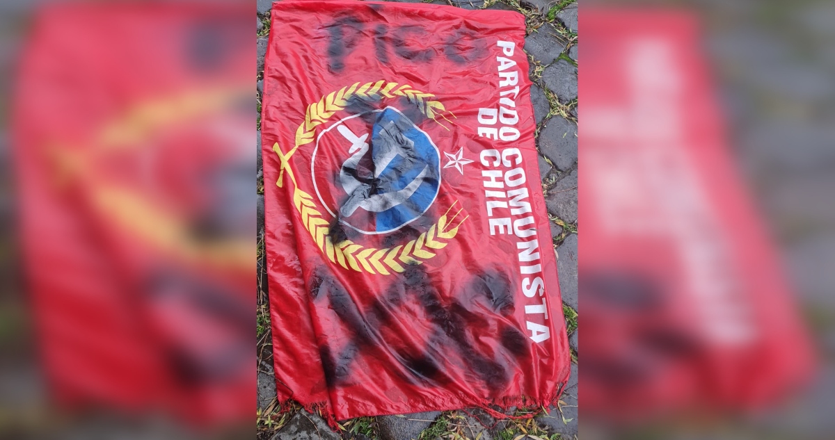 Investigan amenazas en contra de alcaldesa de Valdivia: muñeco vudú fue dejado en la municipalidad