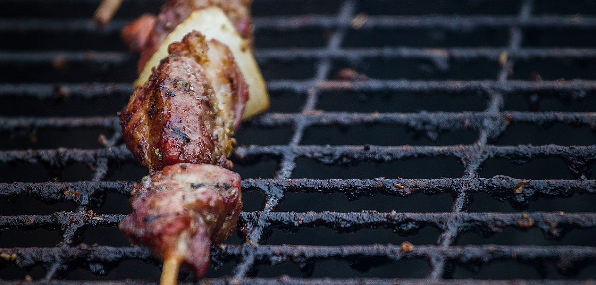 Alcalde confirmó que niña de 8 años tragó chip de perro en anticucho: Seremi hizo fiscalización