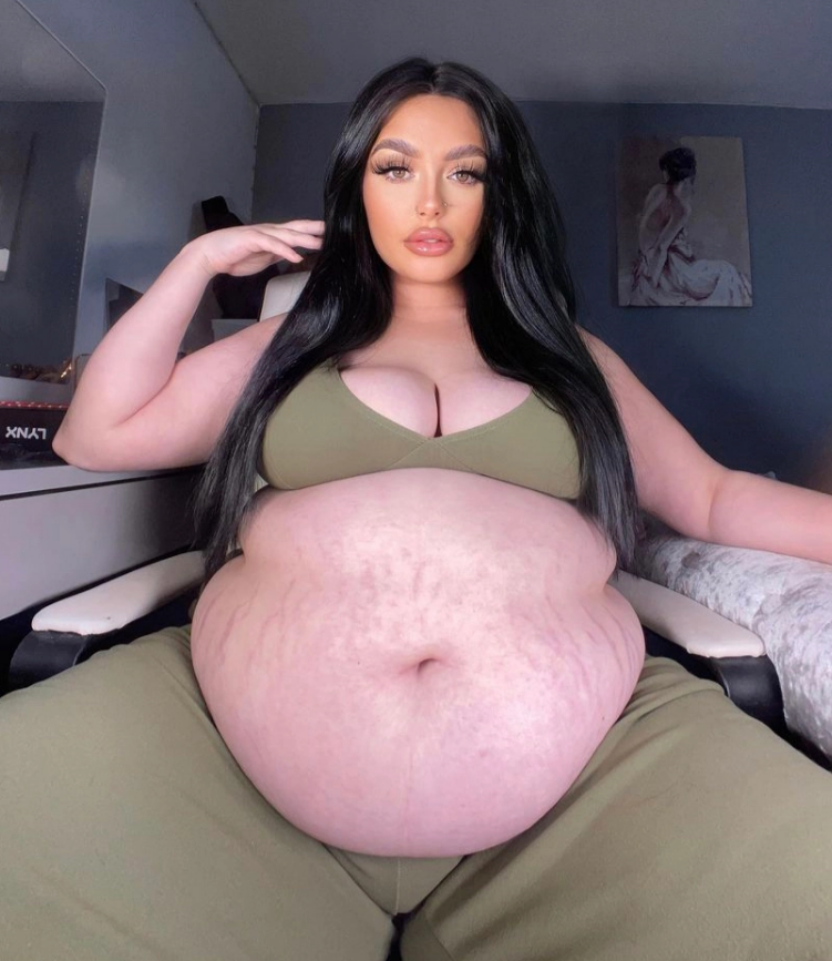 Joven que recibió burlas por su físico ahora gana millones en OnlyFans por grabarse comiendo