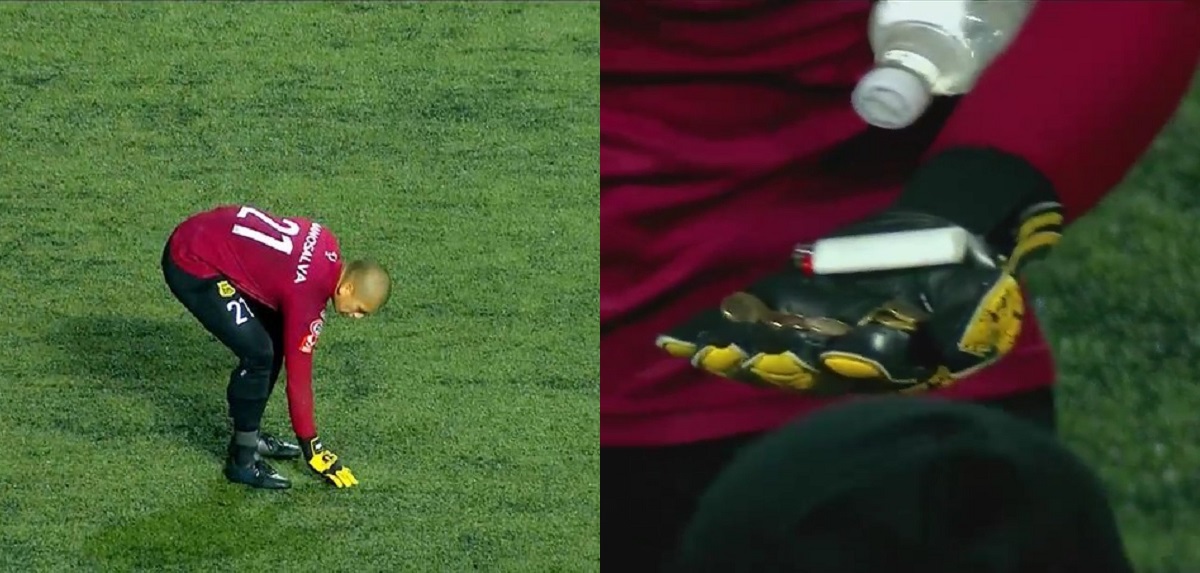 Arquero de San Luis recogió proyectiles que recibió en cancha: reunió $1.700 en monedas