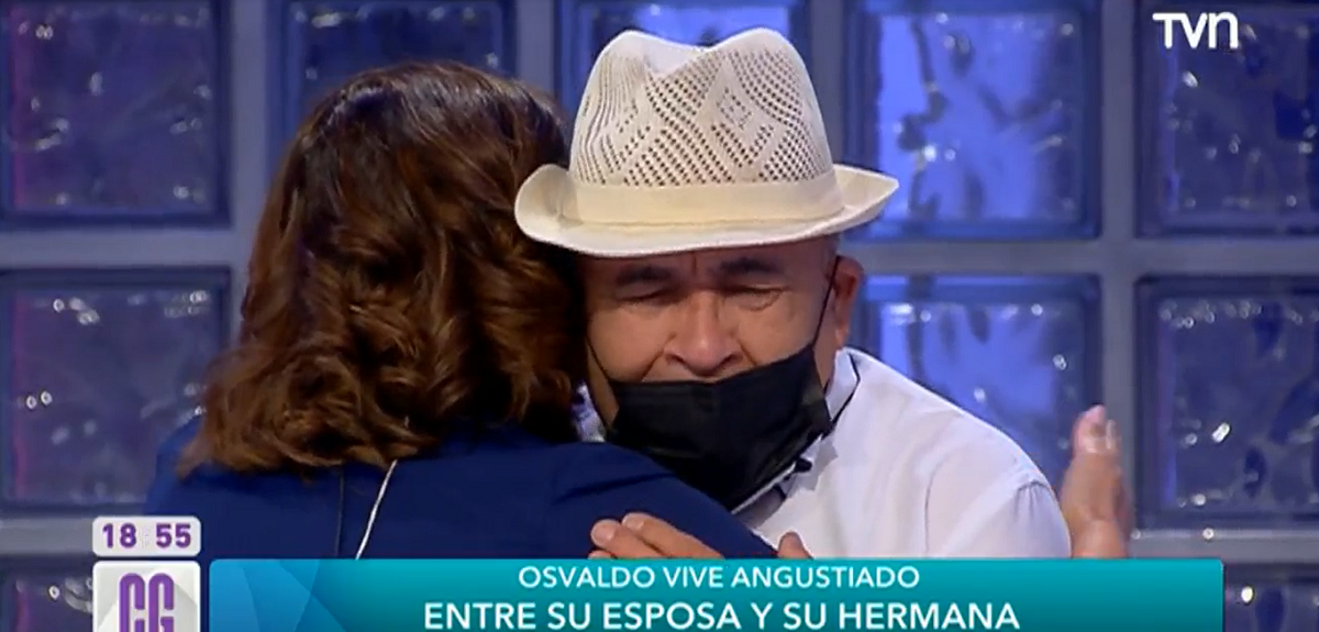 Hombre se quebró en Carmen Gloria por conflicto familiar y abogada lo consoló: 