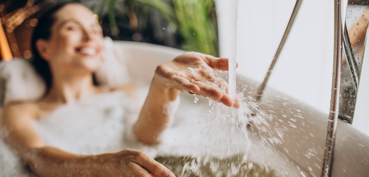 El artefacto del baño que deberías limpiar al menos 6 veces al año: acumula más sarro del que piensas