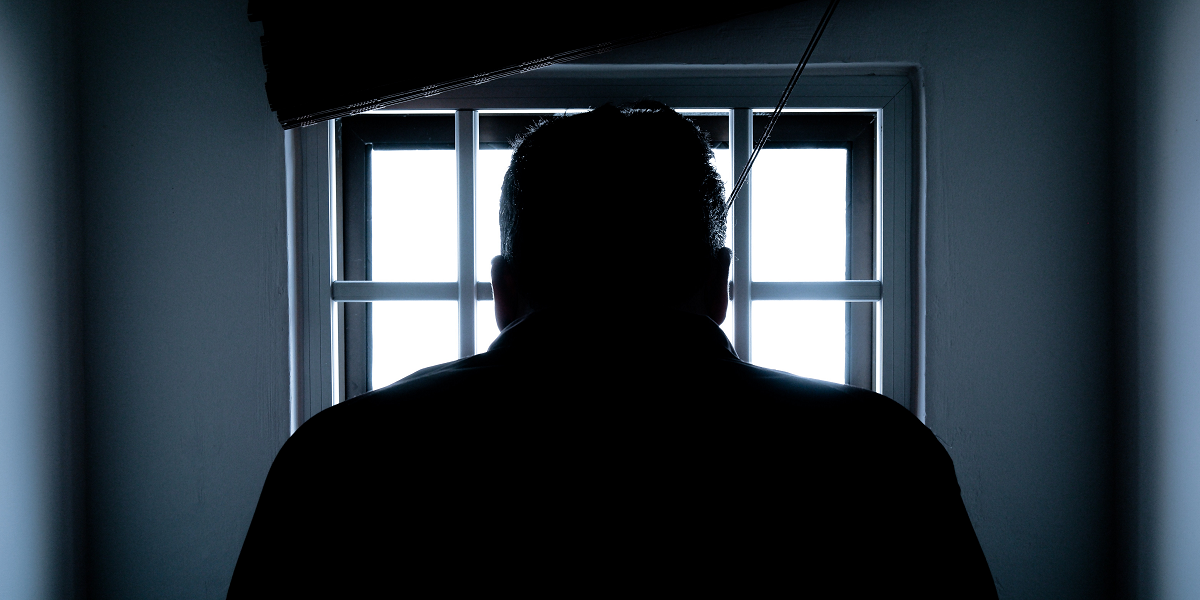 Condenan a muerte a profesor que violó a 13 alumnas en Indonesia: dejó embarazadas al menos a ocho