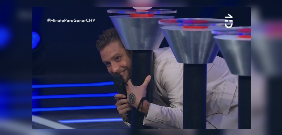Jean-Philippe Cretton sufrió divertido chascarro en Minuto para ganar: no sabía dónde meterse