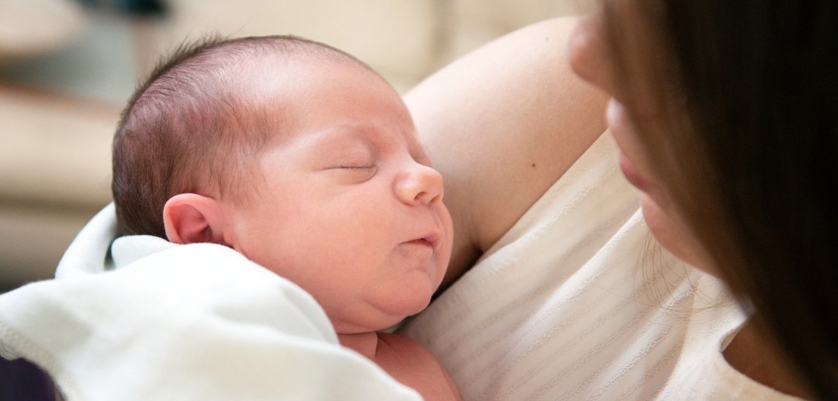 No sabía que estaba embarazada: mujer dio a luz en el baño de su casa en Australia