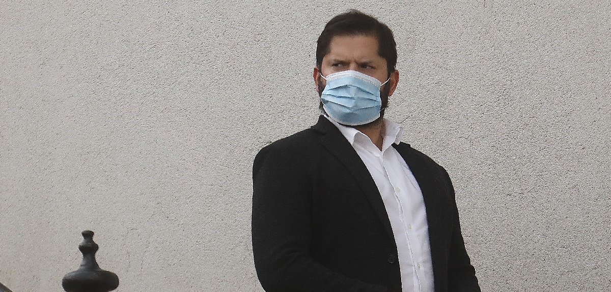 Boric respaldó a ministra Siches tras error por falsas acusaciones: 