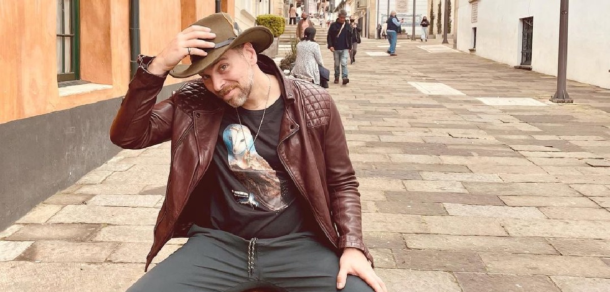 José Antonio Neme disfruta sus vacaciones en Colombia acompañado de su madre