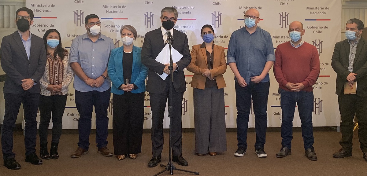 Gobierno sella acuerdo con la CUT por sueldo mínimo: llegará a los $400 mil en agosto