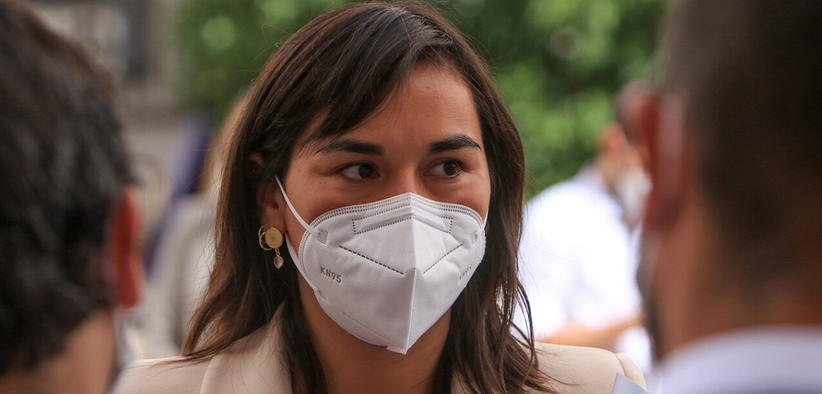 Encuesta Cadem: aprobación de ministra Izkia Siches cayó en 12 puntos durante abril