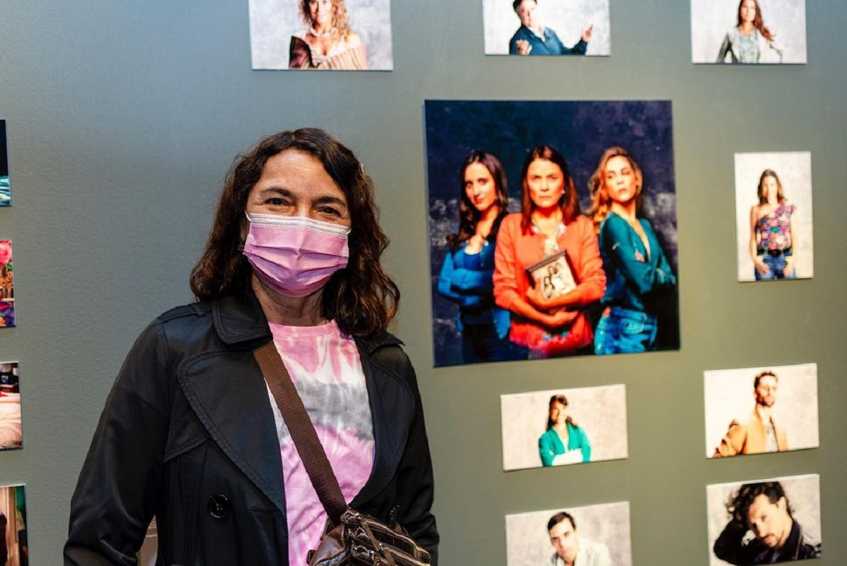 Marcela Medel en exposición de 40 años de teleseries chilenas