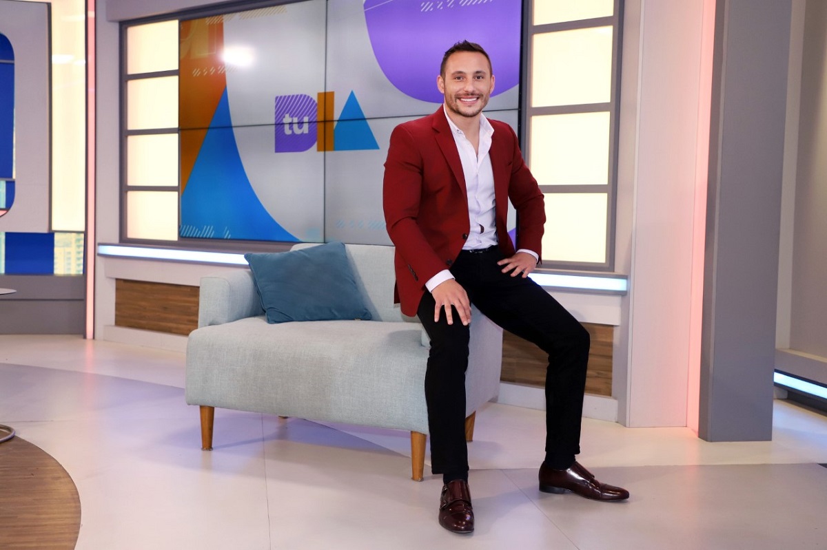 Francesco Gazzella en el estudio del matinal Tu Día de Canal 13