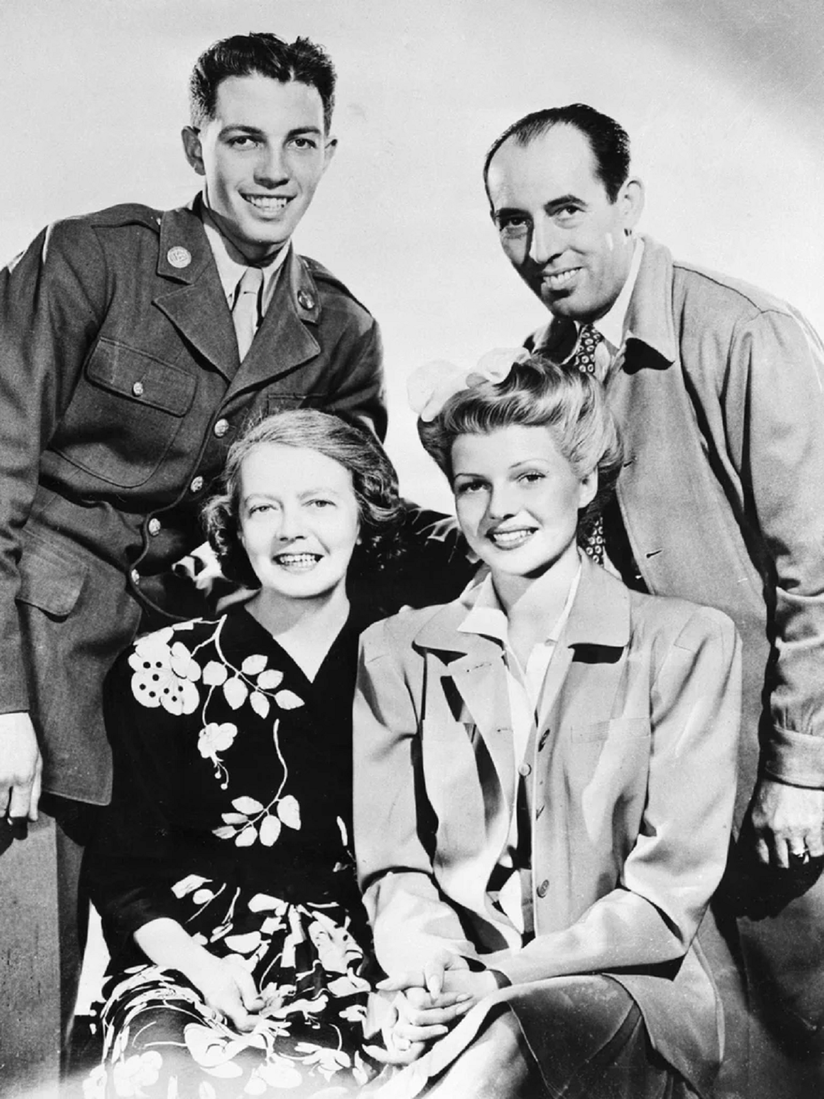 Rita Hayworth junto a su familia