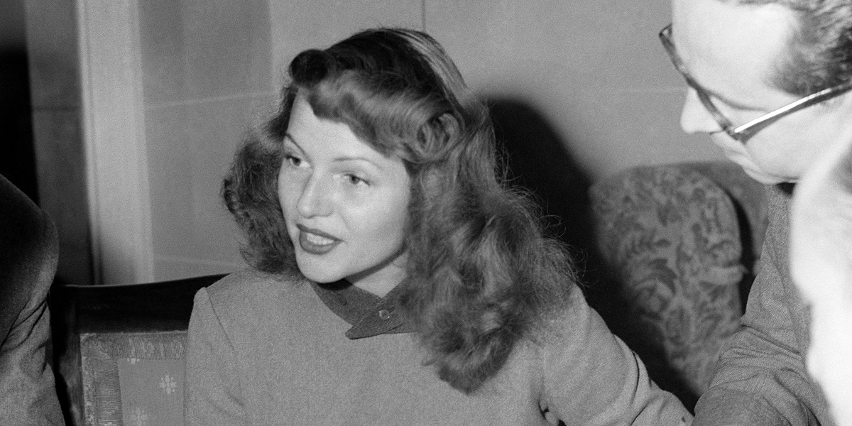 Violada por su padre y con un triste final: la dura vida de la icónica actriz Rita Hayworth