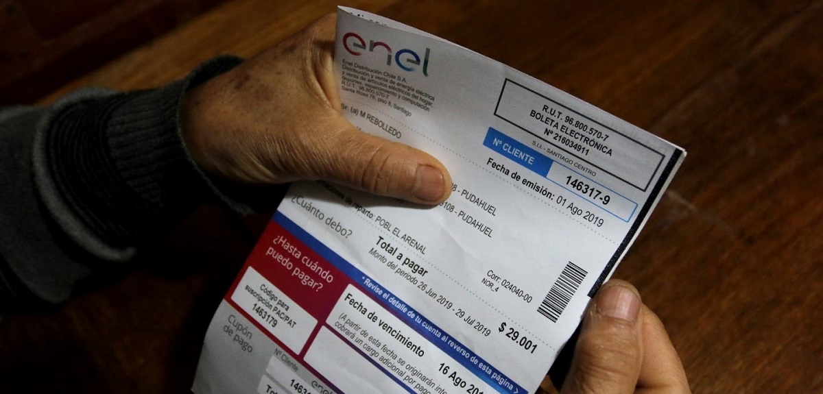 Ministro Huepe descartó aumento en cuentas de la luz este 2022: alza del 45% se vería el próximo año