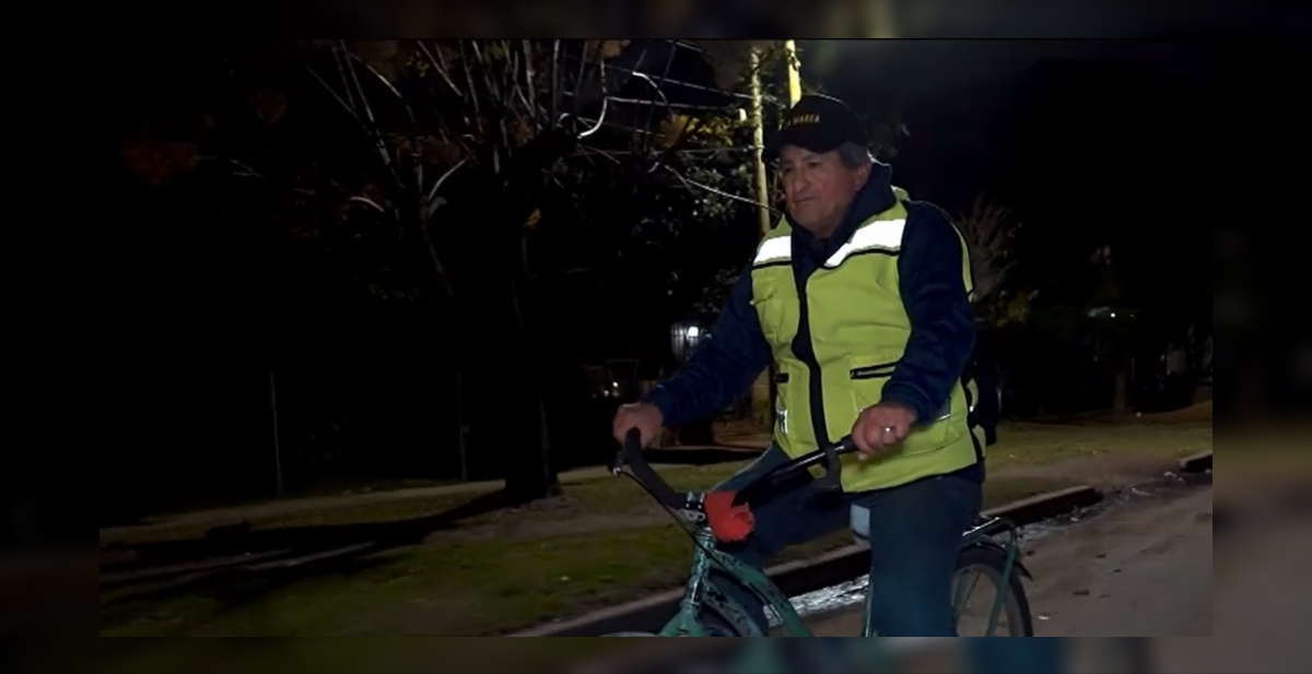 Jubilado de 67 años trabaja como delivery en Buenos Aires: pensión no le alcanza para subsistir